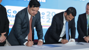 Scenes from the signing of the Cooperation Agreement between the DIAN and BASC Colombia. Signatories: Oscar Sánchez, chairman of the board of BASC Colombia and WBO; Luis Eduardo Llinás, acting director general of the DIAN.